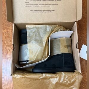 NEW IN BOX Toddler Girls Koolaburra by UGG Victoria Short Boots - 11 - with Bows